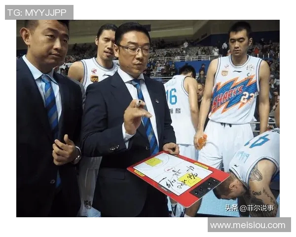 深圳篮球队配合引发热议球迷对战术选择和球员默契产生分歧