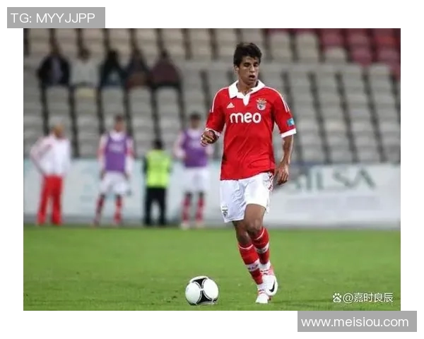 坎塞洛：从边缘球员到足坛明星的华丽转身与成长历程