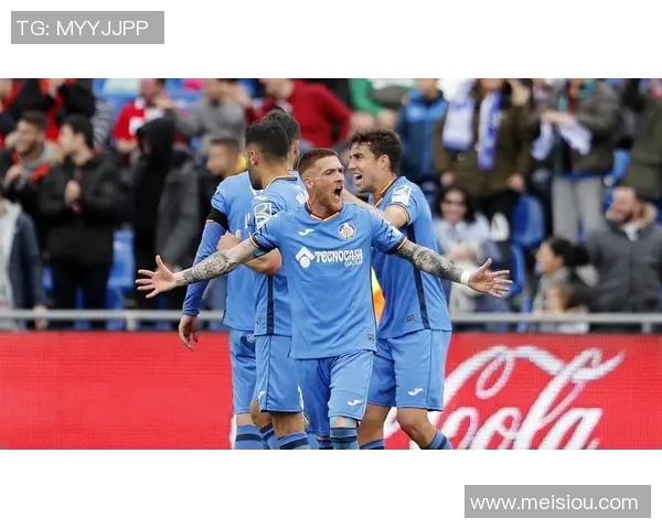 班菲尔德与纽维的激烈对决分析及赛季前景展望 班菲尔德与纽维的激烈对决分析及赛季前景展望