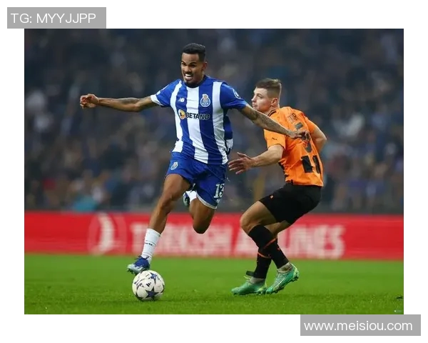 马丁内斯的传奇人生与足球生涯探索:从青涩少年到世界级球星的成长之路 马丁内斯的传奇人生与足球生涯探索:从青涩少年到世界级球星的成长之路