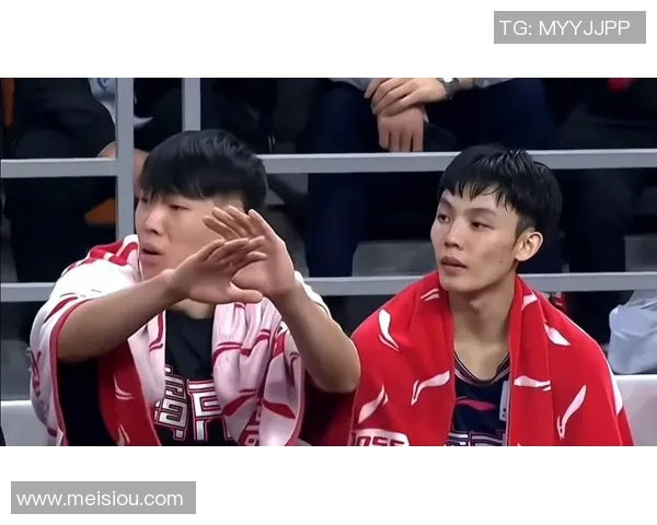 广州与辽宁篮球赛激战正酣球迷热情高涨期待精彩对决 广州与辽宁篮球赛激战正酣球迷热情高涨期待精彩对决